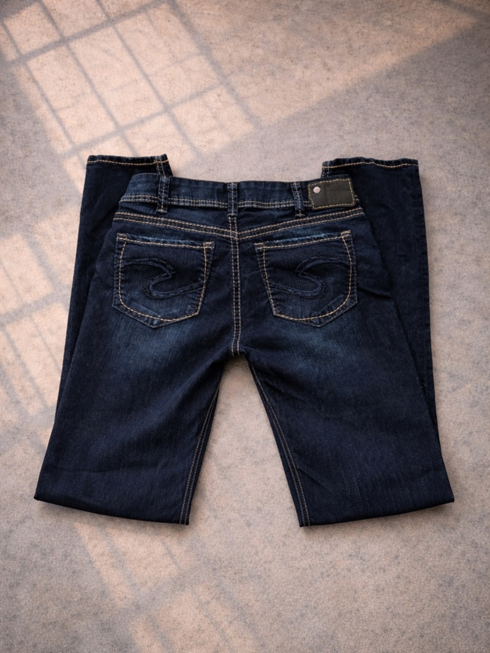 Y2K Silver Jeans Dark Wash Low Rise Capri Jeans Cropped Embroidered Pockets